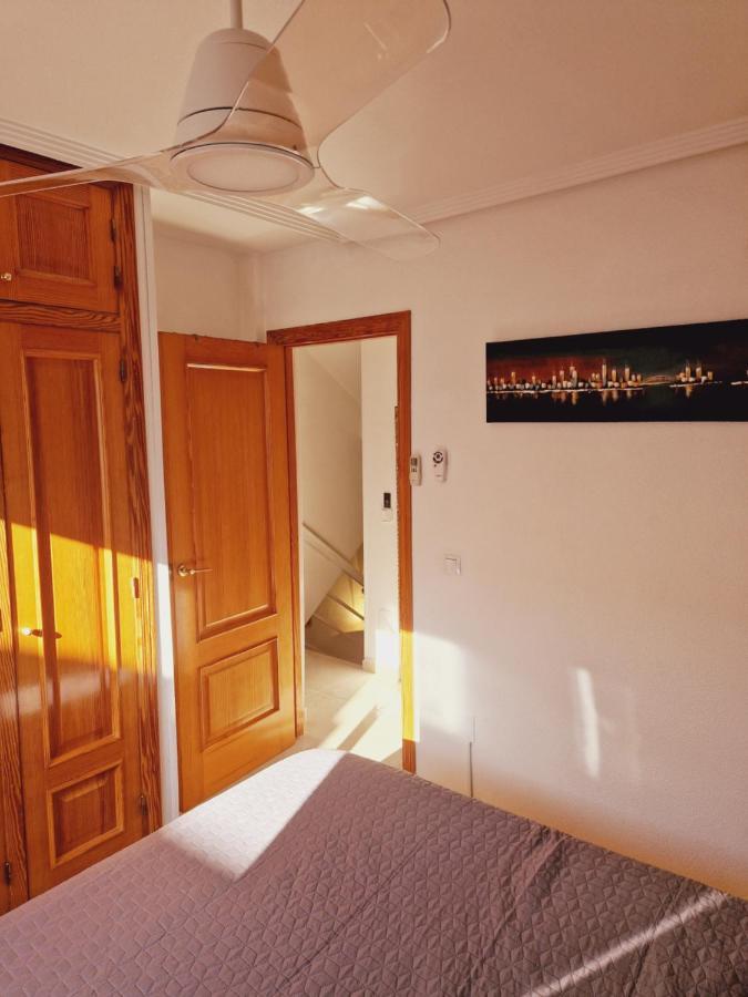 Magnifico Chalet Adosado En Torrevieja, Alicante. المظهر الخارجي الصورة