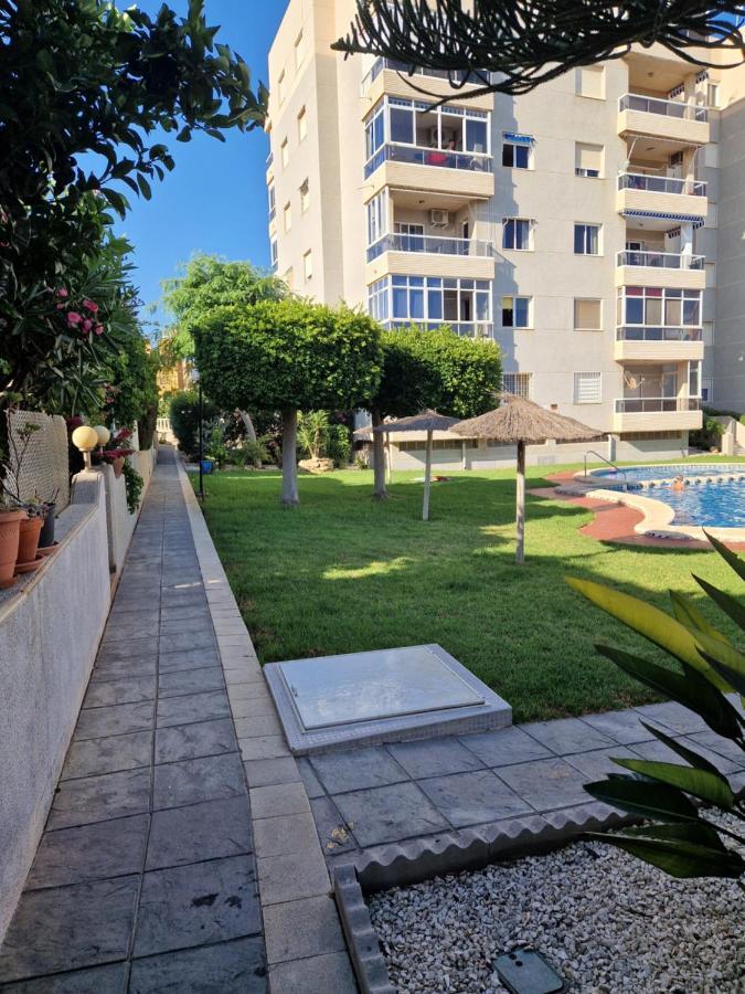 Magnifico Chalet Adosado En Torrevieja, Alicante. المظهر الخارجي الصورة